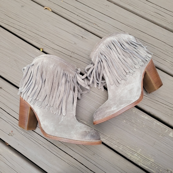 Frye Ilana Grey Suede Burnished Toe Fringe Western Boho Cowgirl Ankle Boots 9 - Picture 4 of 10